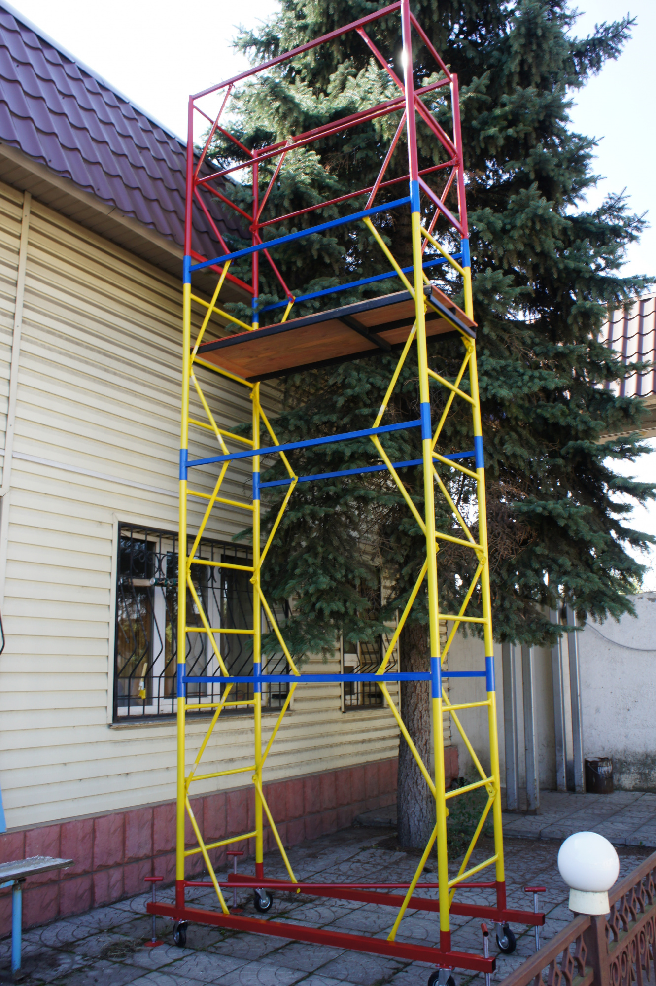 Вышка-тура ВСР-1 (0,7 х 1,6 м), Н - 5,1м (рабочая высота 5,9м)