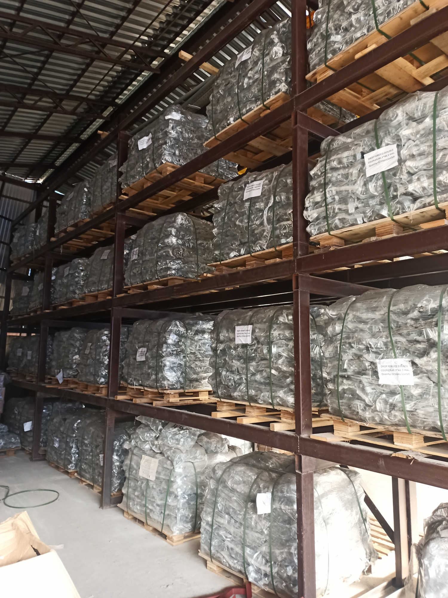 Хомуты для строительных лесов в Москве